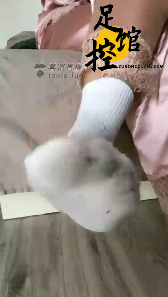 第一视角脏棉袜脚底羞辱_清清sama[00_43_36][20230815-175725].png